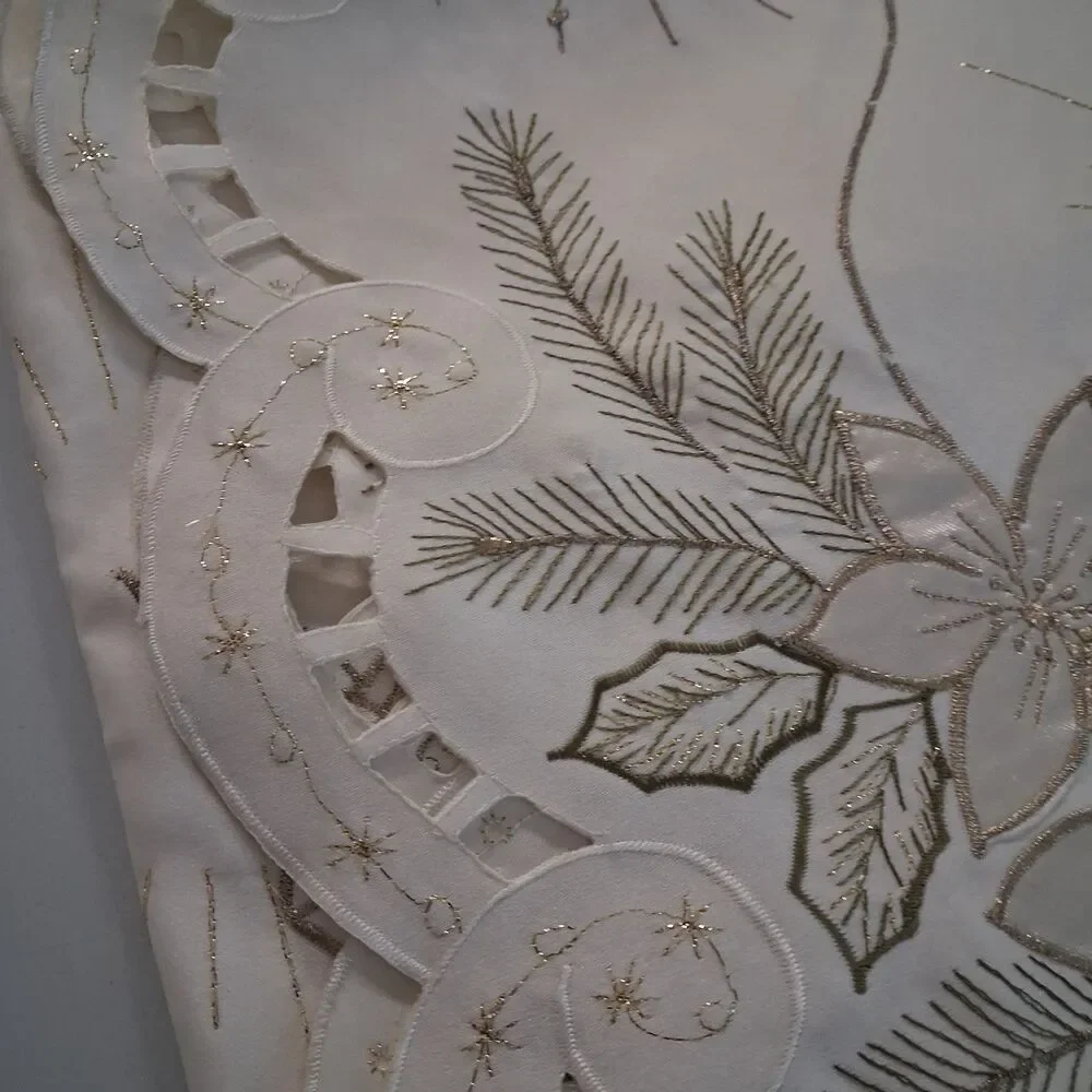Vintage Christmas Tablecloth 33